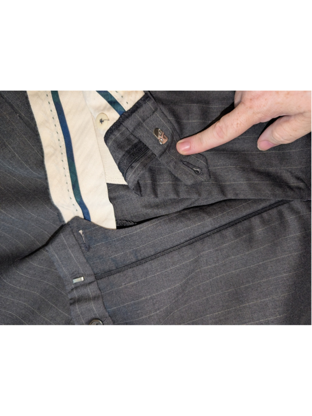 LAUREN Ralph Lauren Gray Pinstripe 2 piece Suit 44R, Menz - Picture 12 of 13